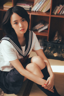 俄罗斯老年妇女与青年